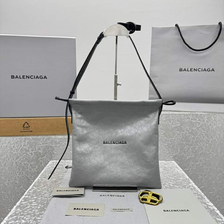 Picture of Balenciaga Handbags _SKUfw224475517fw